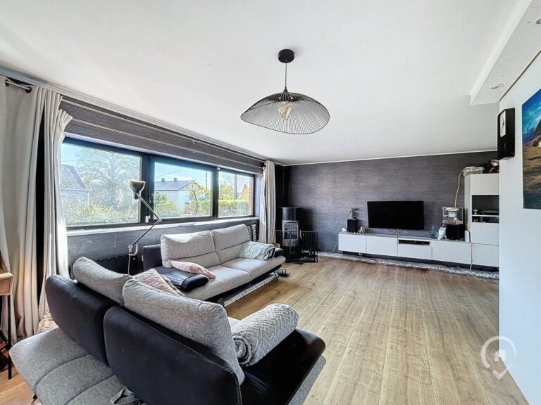 Condrogest - SOUS OPTION !!! Belle maison située à Erpent