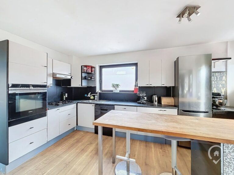 Condrogest - SOUS OPTION !!! Belle maison située à Erpent