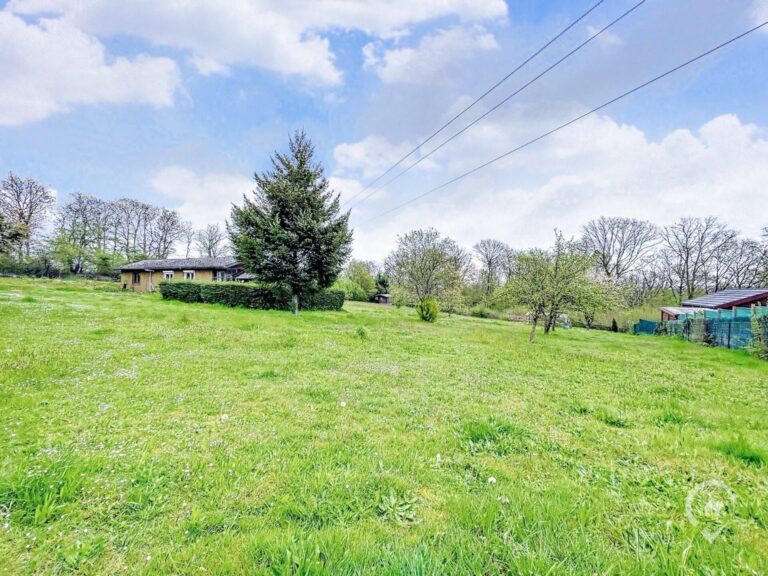 Condrogest - Chalet à rénover sur une parcelle de 32 ares à vendre