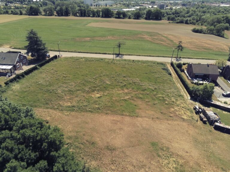 Condrogest - Terrain constructible 10,76 ares à vendre à Hastière