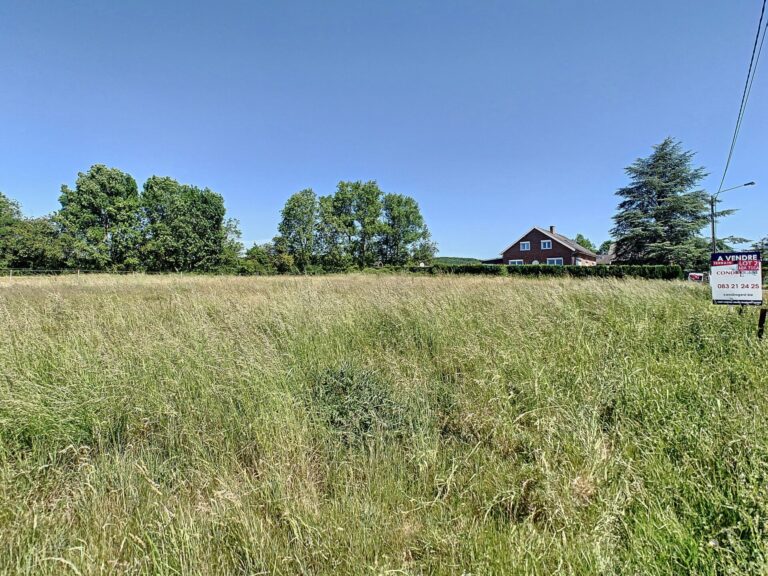 Condrogest - Terrain constructible de 10,71 ares à vendre à Hastière
