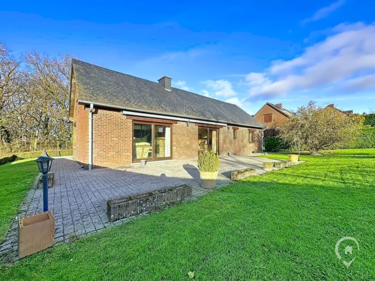 Condrogest - SOUS OPTION !!! Superbe villa de plain-pied avec superbe jardin