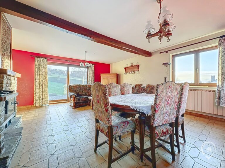 Condrogest - SOUS OPTION !!! Superbe villa de plain-pied avec superbe jardin