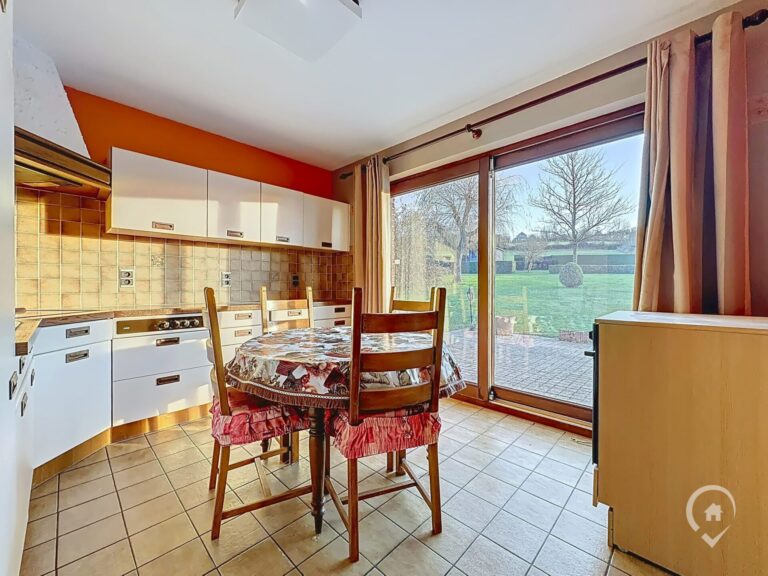 Condrogest - SOUS OPTION !!! Superbe villa de plain-pied avec superbe jardin