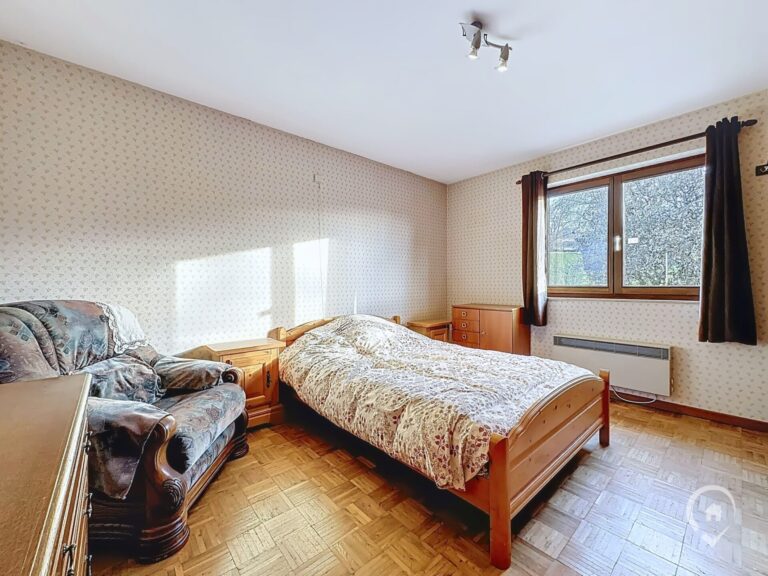 Condrogest - SOUS OPTION !!! Superbe villa de plain-pied avec superbe jardin