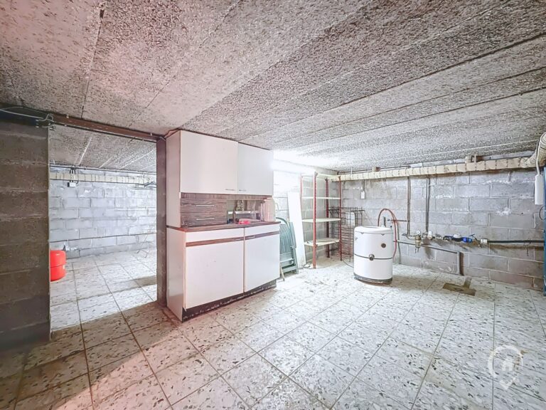 Condrogest - SOUS OPTION !!! Superbe villa de plain-pied avec superbe jardin