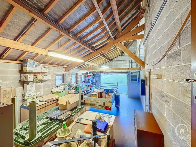 Condrogest - SOUS OPTION !!! Superbe villa de plain-pied avec superbe jardin