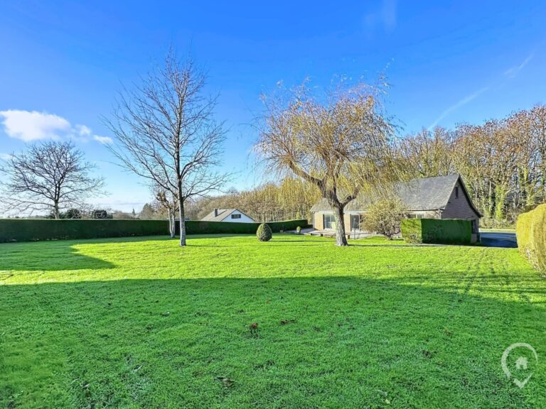 Condrogest - SOUS OPTION !!! Superbe villa de plain-pied avec superbe jardin