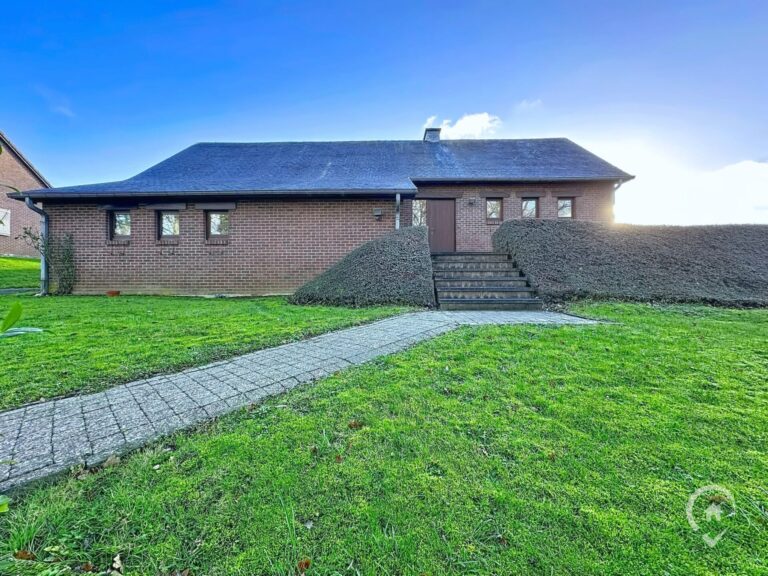 Condrogest - SOUS OPTION !!! Superbe villa de plain-pied avec superbe jardin