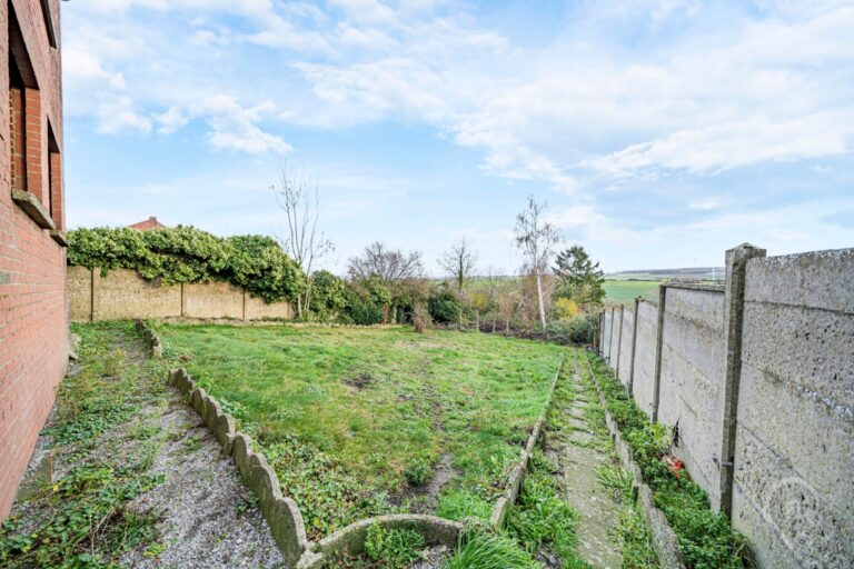 Condrogest - SOUS OPTION !!! Maison 4 chambres avec garage à vendre à Aisemont