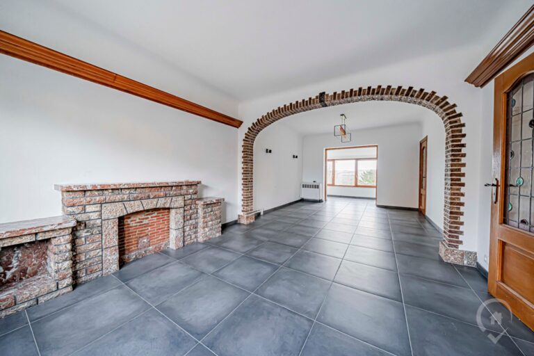 Condrogest - SOUS OPTION !!! Maison 4 chambres avec garage à vendre à Aisemont