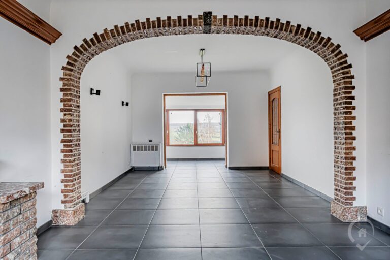 Condrogest - SOUS OPTION !!! Maison 4 chambres avec garage à vendre à Aisemont