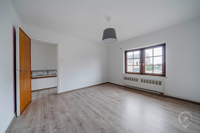 Condrogest - SOUS OPTION !!! Maison 4 chambres avec garage à vendre à Aisemont