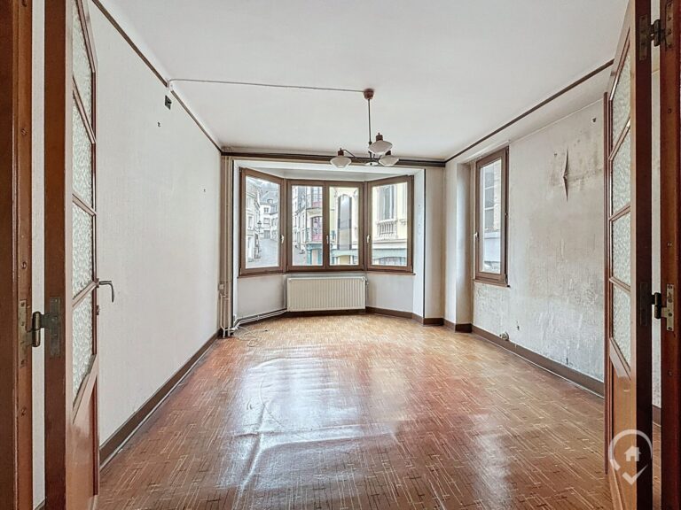 Condrogest - SOUS OPTION !!! Immeuble mixte à rénover