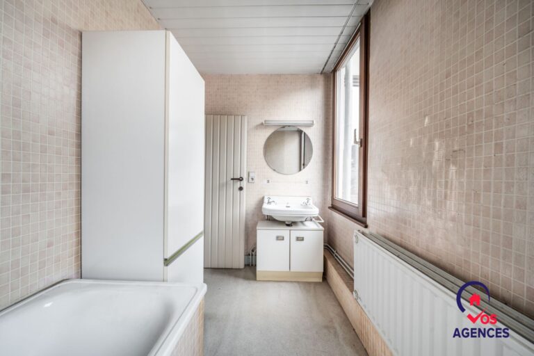 Condrogest - SOUS OPTION !!! Immeuble mixte à rénover