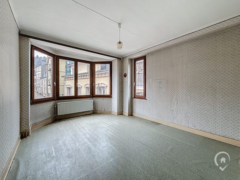 Condrogest - SOUS OPTION !!! Immeuble mixte à rénover