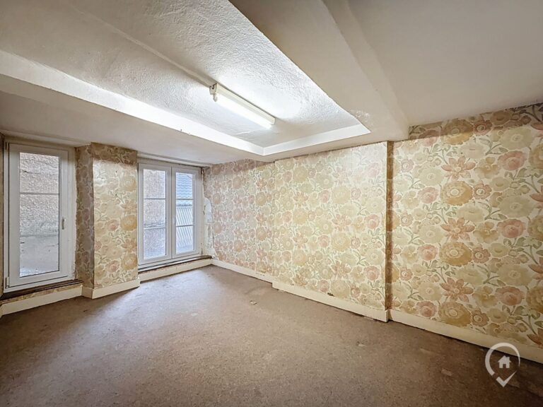 Condrogest - SOUS OPTION !!! Immeuble mixte à rénover