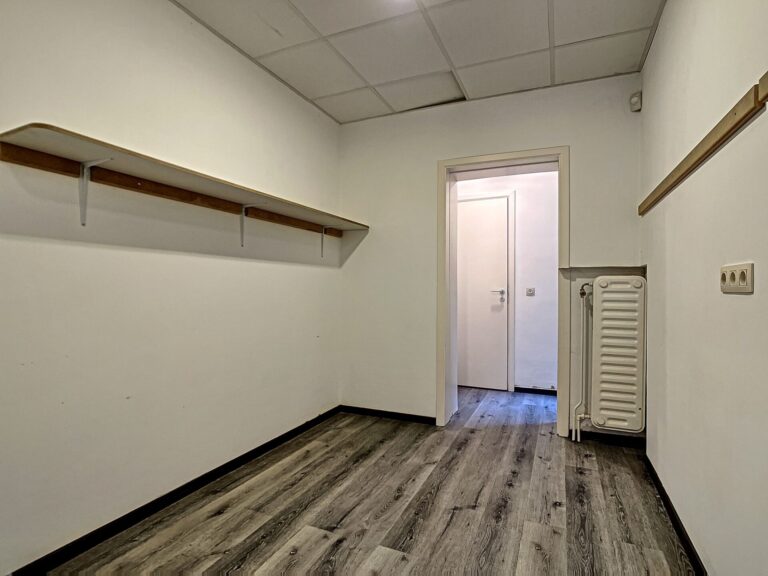 Condrogest - Commerce/bureau à louer au centre de Namur SOUS OPTION