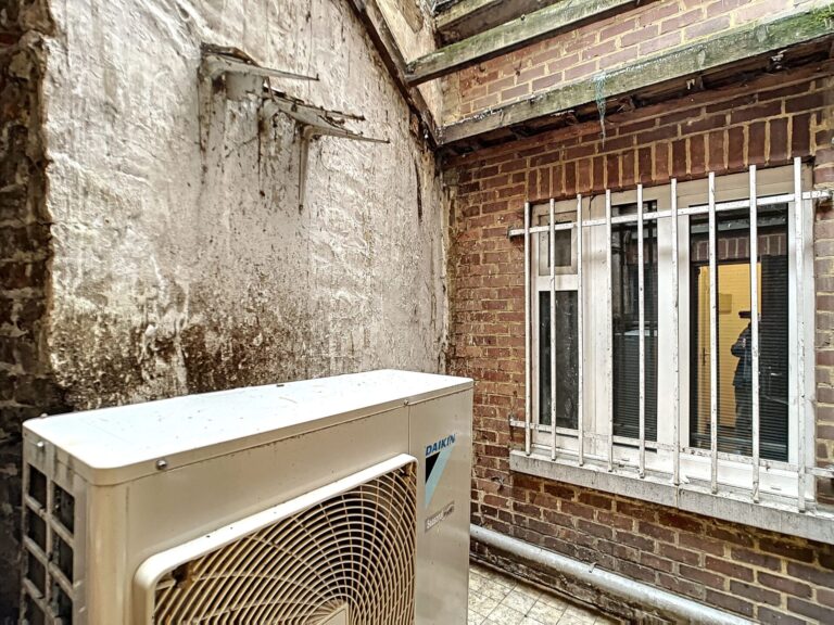 Condrogest - Commerce/bureau à louer au centre de Namur SOUS OPTION