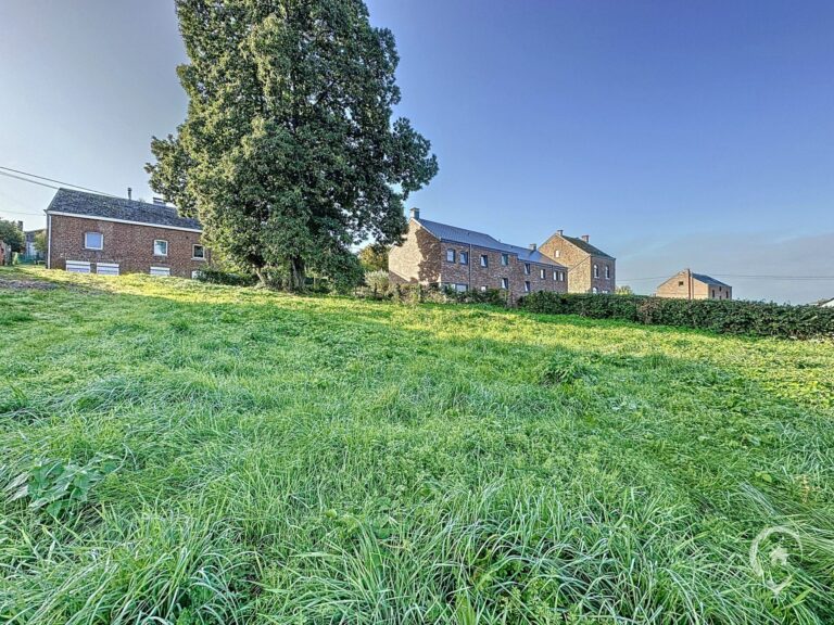 Condrogest - Terrain de 22ares 54ca avec superbe vue à vendre