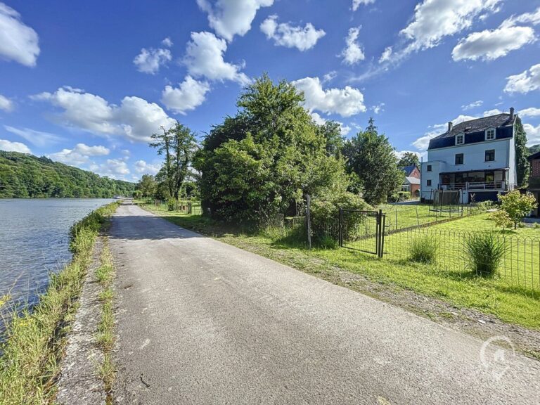 Condrogest - Villa de 240m² habitables en bord de Meuse à Hastière