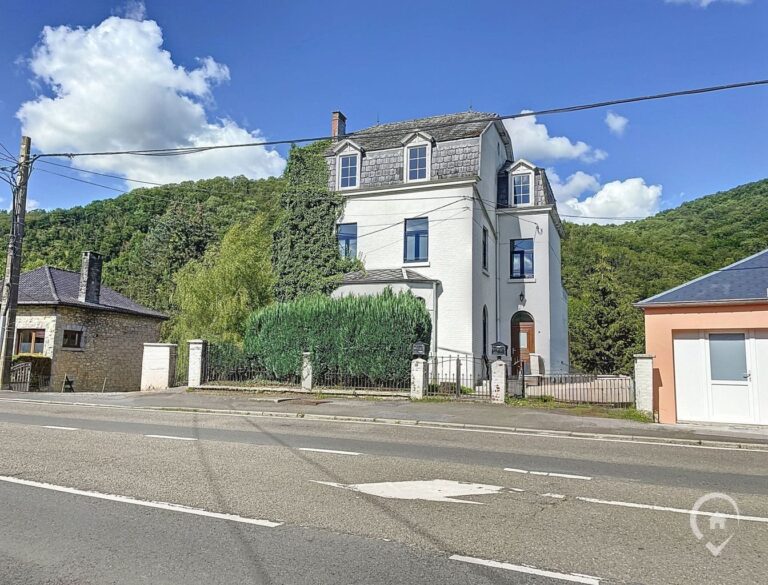 Condrogest - Villa de 240m² habitables en bord de Meuse à Hastière