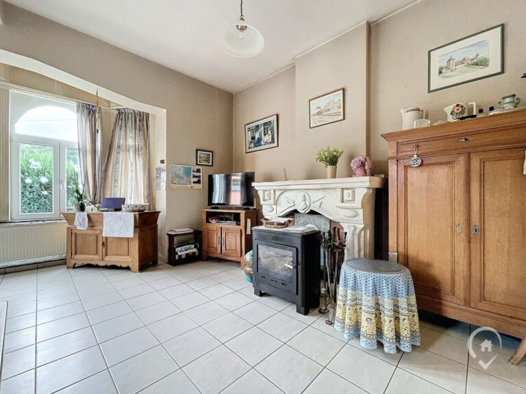 Condrogest - Villa de 240m² habitables en bord de Meuse à Hastière