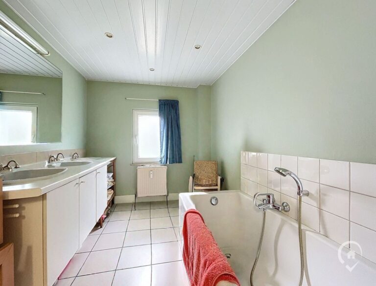 Condrogest - Villa de 240m² habitables en bord de Meuse à Hastière