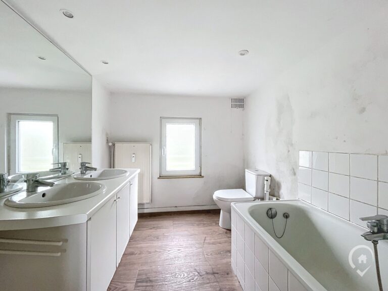 Condrogest - Villa de 240m² habitables en bord de Meuse à Hastière