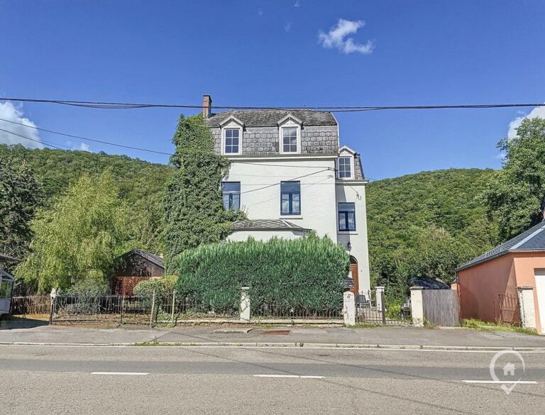 Condrogest - Villa de 240m² habitables en bord de Meuse à Hastière