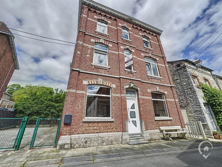 Condrogest - Immeuble de 2 unités à vendre à Waulsort - 6 chambres