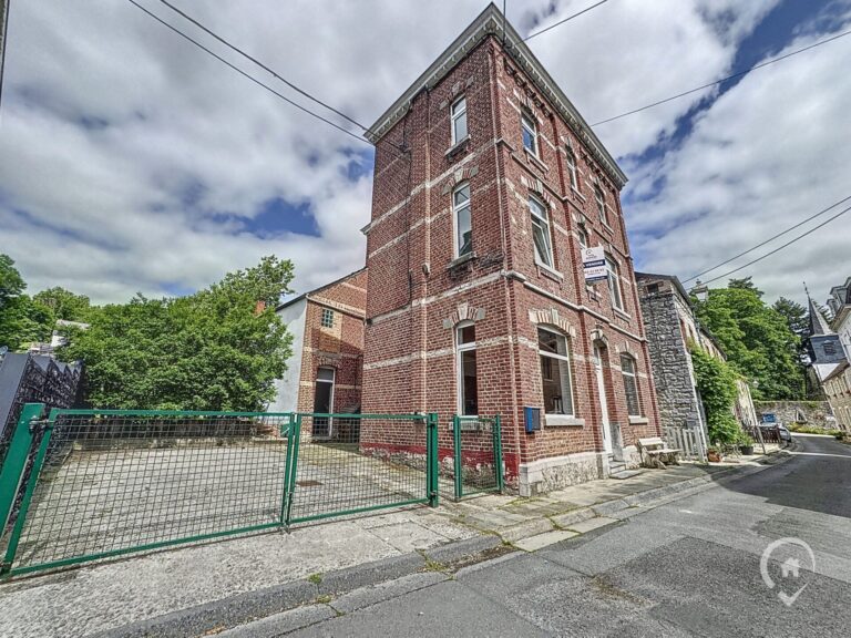 Condrogest - Immeuble de 2 unités à vendre à Waulsort - 6 chambres