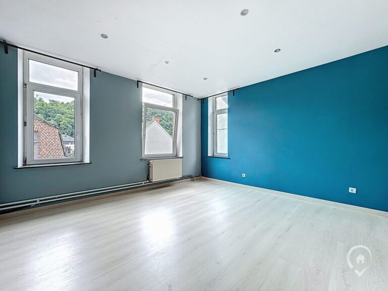 Condrogest - Immeuble de 2 unités à vendre à Waulsort - 6 chambres