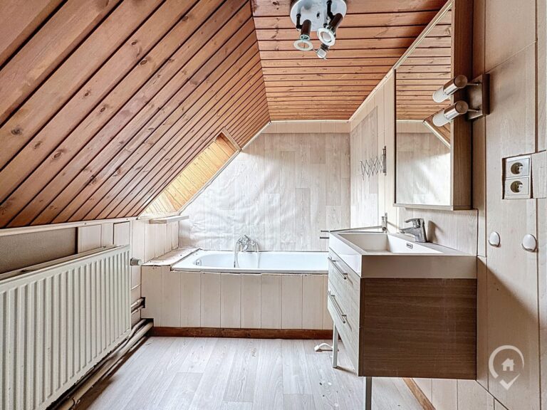 Condrogest - Immeuble de 2 unités à vendre à Waulsort - 6 chambres