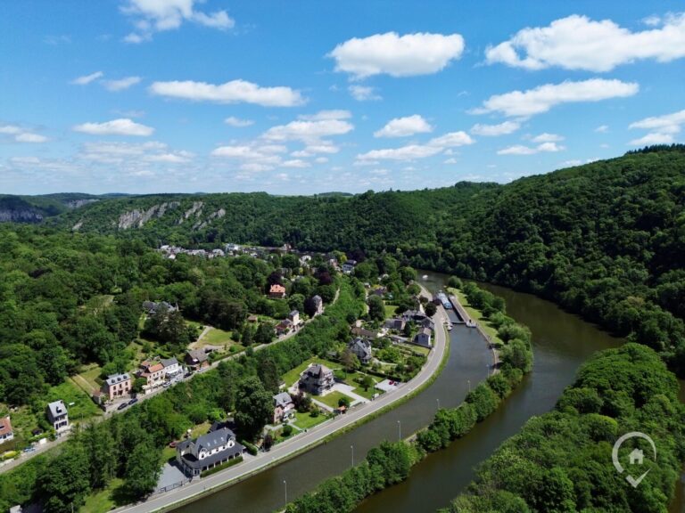 Condrogest - Immeuble de 2 unités à vendre à Waulsort - 6 chambres