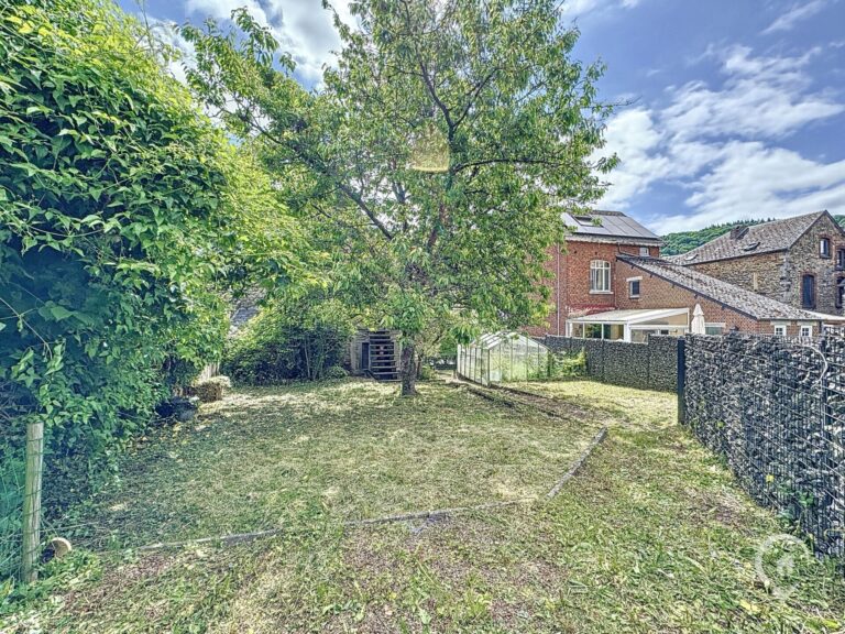 Condrogest - Immeuble de 2 unités à vendre à Waulsort - 6 chambres