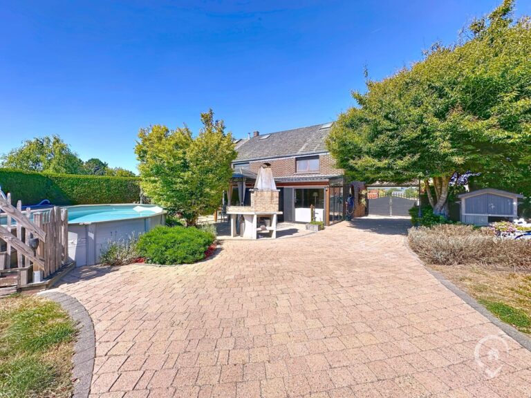 Condrogest - SOUS OPTION !!! Superbe maison avec magnifique jardin à vendre à Deulin