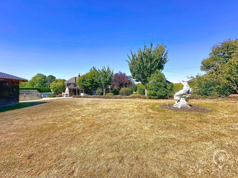 Condrogest - SOUS OPTION !!! Superbe maison avec magnifique jardin à vendre à Deulin