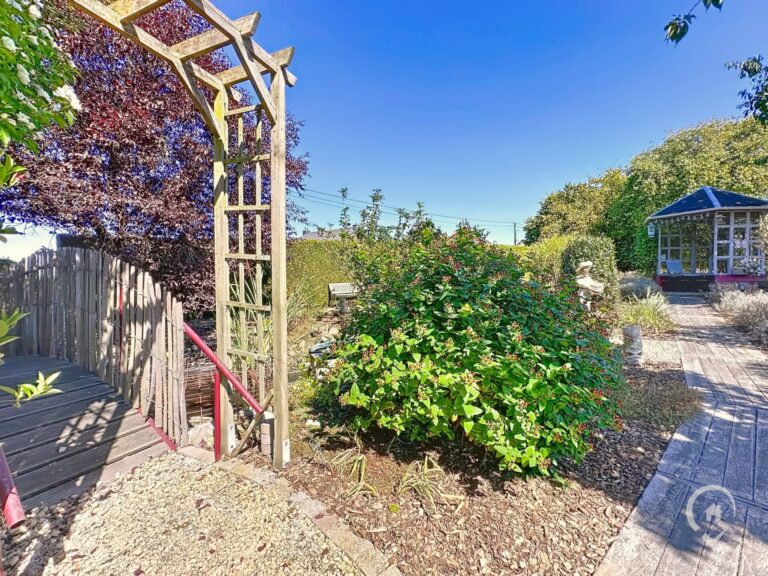 Condrogest - SOUS OPTION !!! Superbe maison avec magnifique jardin à vendre à Deulin