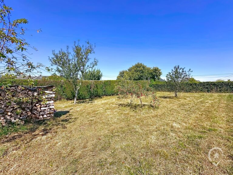 Condrogest - SOUS OPTION !!! Superbe maison avec magnifique jardin à vendre à Deulin