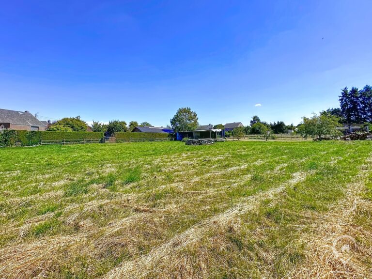 Condrogest - SOUS OPTION !!! Superbe maison avec magnifique jardin à vendre à Deulin