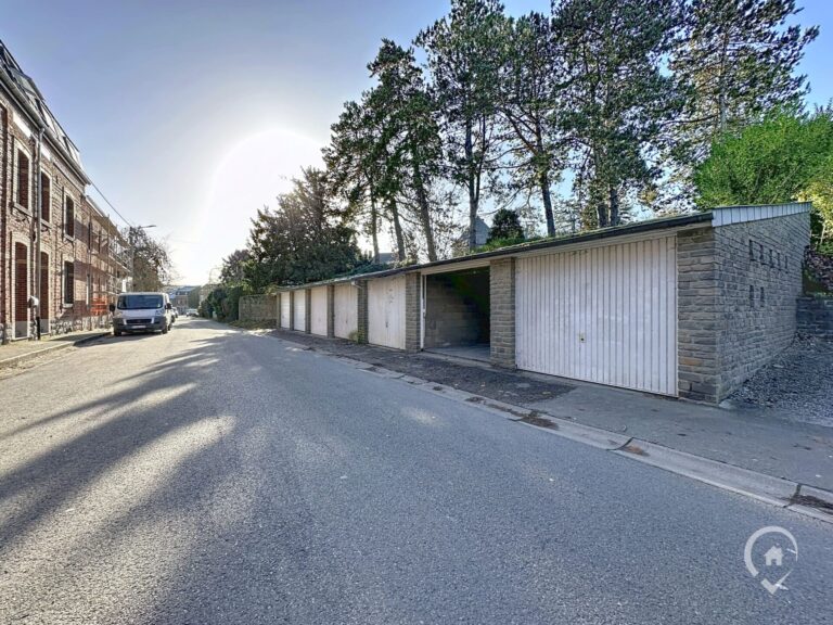 Condrogest - Garage idéalement situé à vendre dans Marche