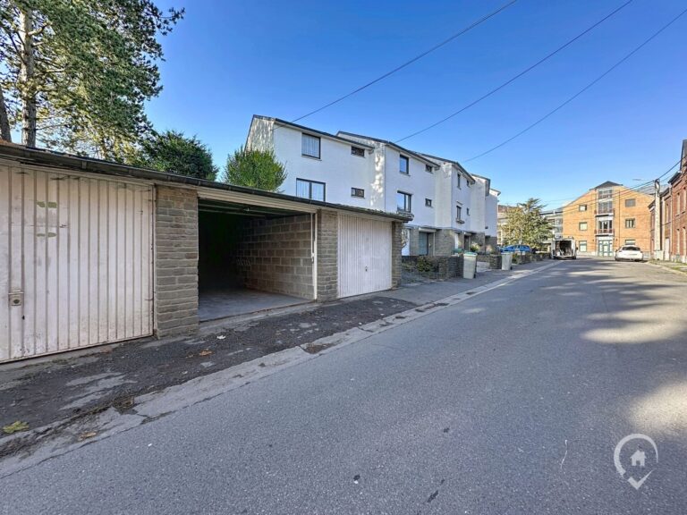 Condrogest - Garage idéalement situé à vendre dans Marche