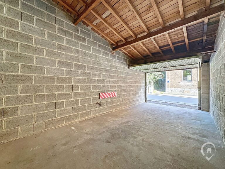 Condrogest - Garage idéalement situé à vendre dans Marche