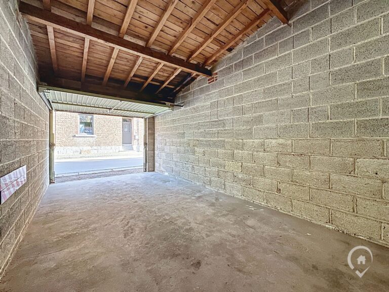 Condrogest - Garage idéalement situé à vendre dans Marche