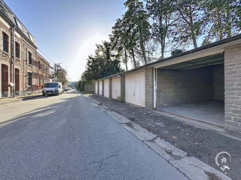 Condrogest - Garage idéalement situé à vendre dans Marche