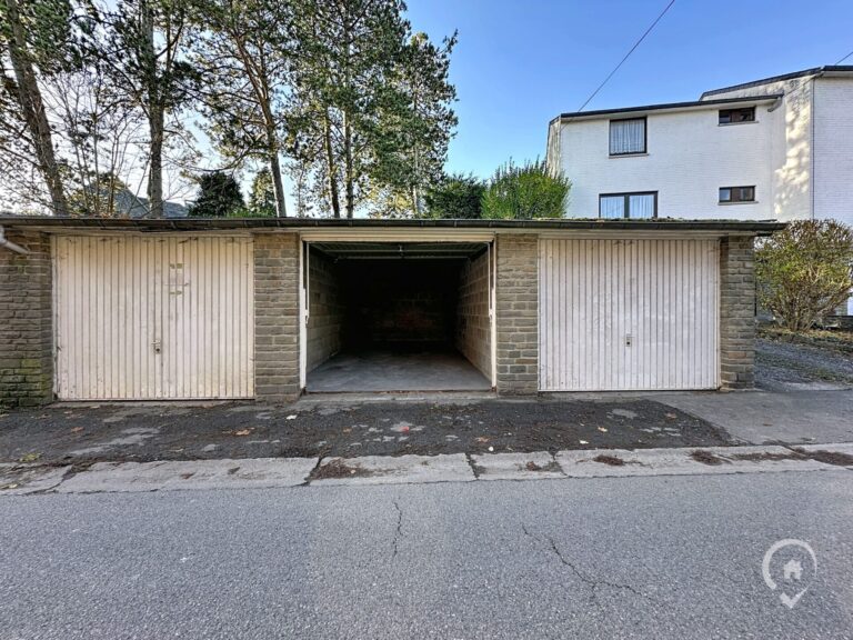 Condrogest - Garage idéalement situé à vendre dans Marche
