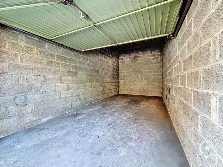 Condrogest - Garage idéalement situé à vendre dans Marche