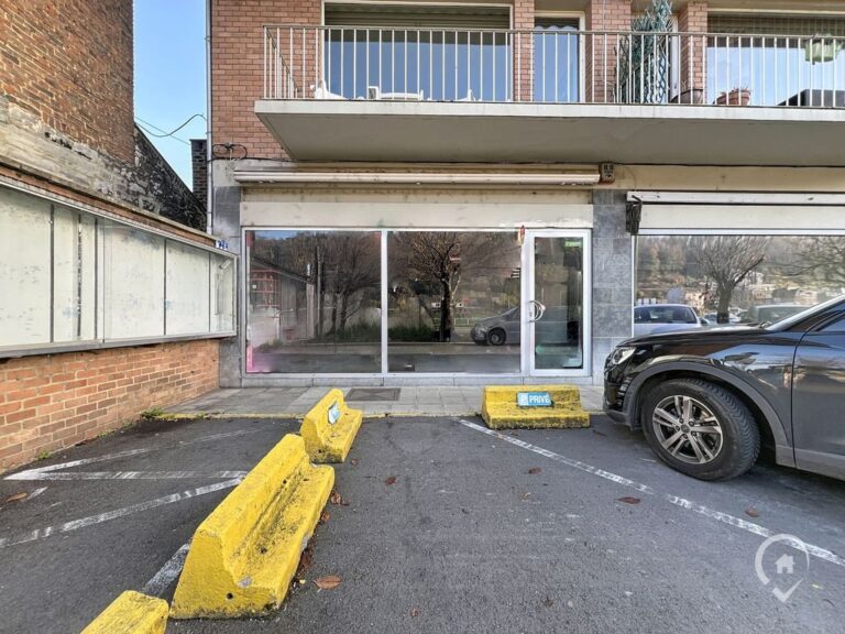 Condrogest - Emplacement idéal pour bureau ou commerce à vendre à Dinant
