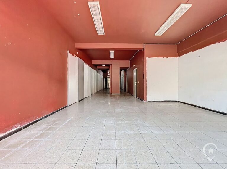 Condrogest - Emplacement idéal pour bureau ou commerce à vendre à Dinant